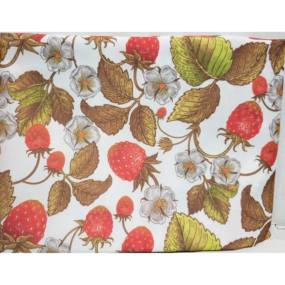 1 Printed Fabric Tablecloth, 70